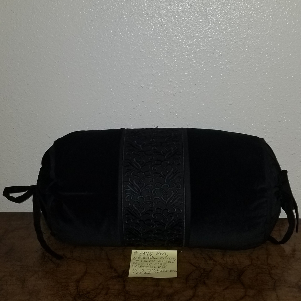 3946 NEW Home Trends Black Velvet Neck Roll Pillow